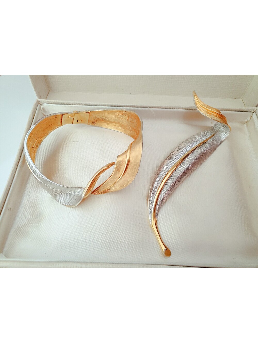 Vintage Mid-Century Hope Chest Two Tone Leaf Bracelet and Brooch Set